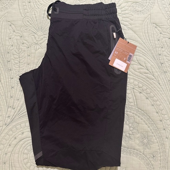 On Black Athletic Pants - Picture 2 of 4